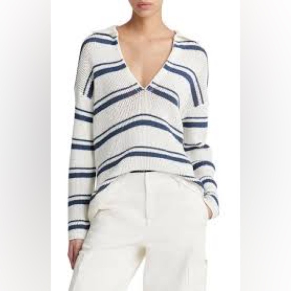 Vince Cotton Racked‎ Ribbed White and Blue V-Neck Sweater NWOT Size Medium Flaw